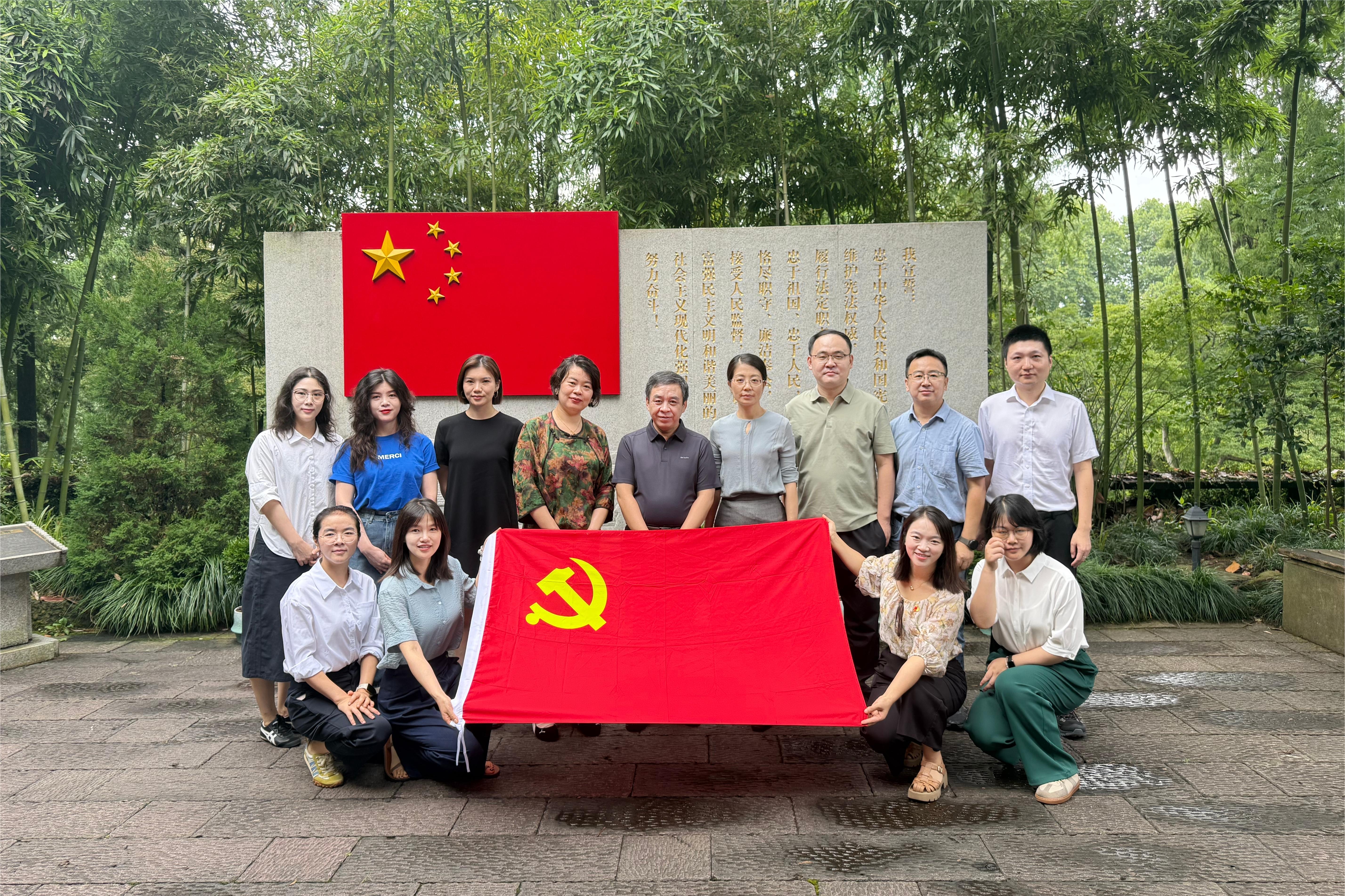 省二輕集團(tuán)舉辦省屬企業(yè)公司律師聯(lián)席會議暨黨建聯(lián)建活動