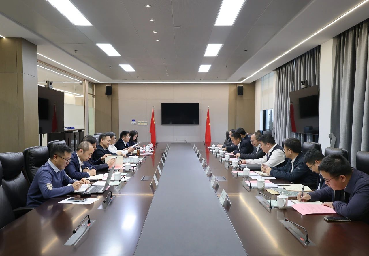 湖州市人大常委會副主任、吳興區(qū)委書記趙如浪一行到訪省二輕集團