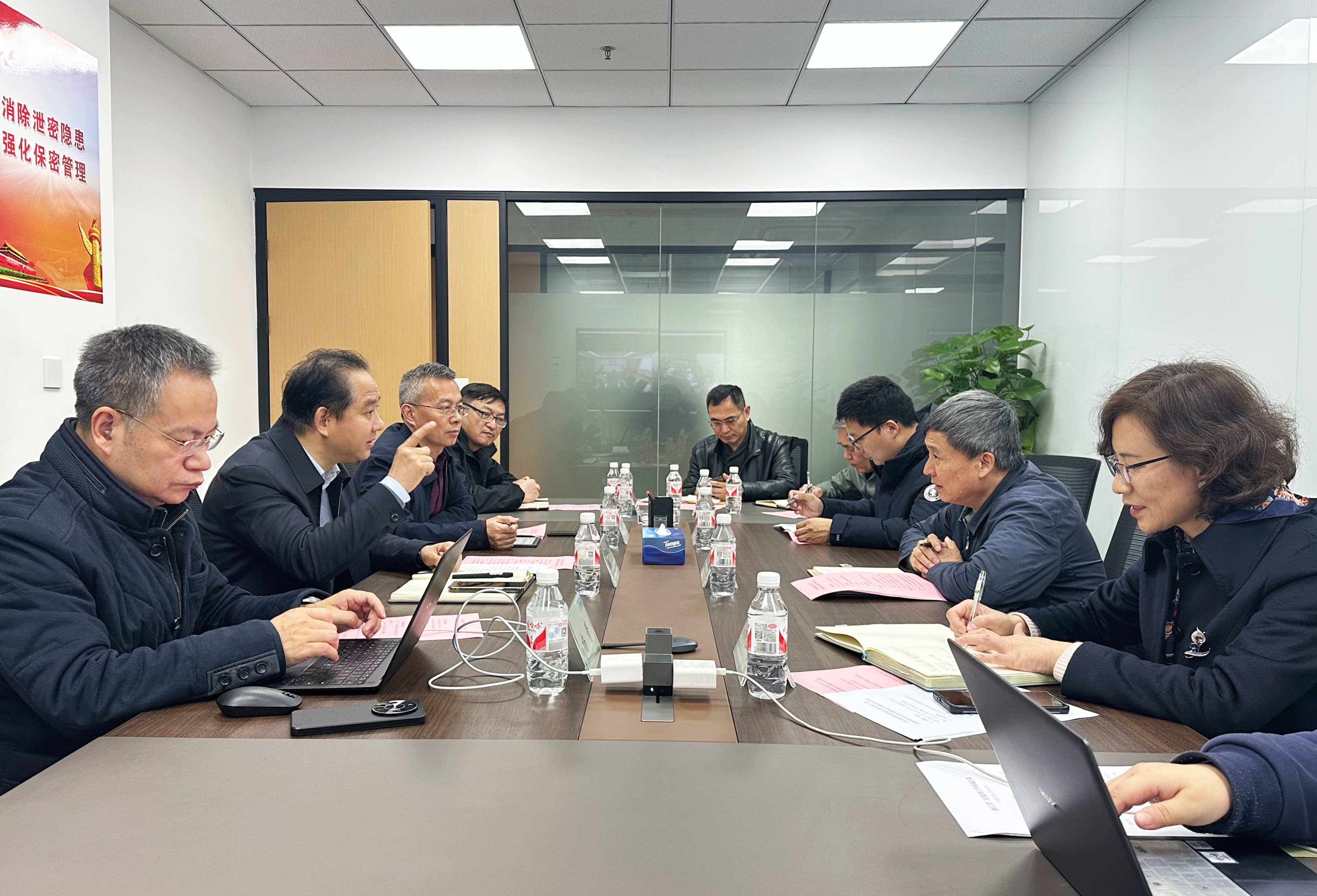 省政府特約研究員、智能制造專家委員會(huì)副主任凌云一行調(diào)研省二輕集團(tuán)